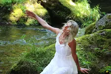 Ganz Weib Sein – Im Anfang liegt Alles: Dich als wundervolles, einzigartges Weib neu erfinden, unsere Sehnsüchte sind unsere Möglichkeiten mit Jana Münzner