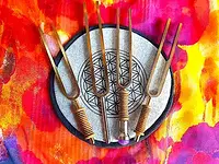 Der Kosmische Klang und Wege zur heilsamen Selbstanwendung – Einführungsworkshop: Einweihung in die persönliche Schwingungsfrequenz mittels Klanggabeln mit Manuela Ina Kirchberger & Thomas Plum