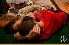 Kuschelabend – Kuscheln ist einfach, es macht Spaß, verbindet und macht glücklich mit Daniel Geschke